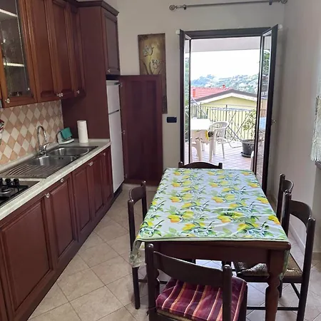 Vakantiehuis Charming House In With Terrace And Bbq