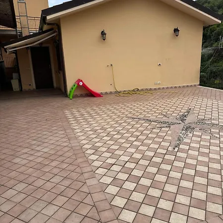 Charming House In With Terrace And Bbq *